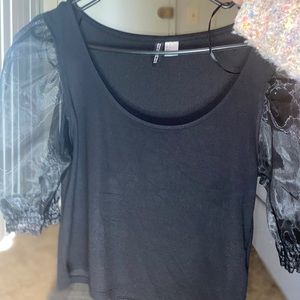 Puffed transparent sleeved T